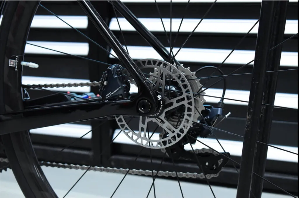 aero ultra light disc brake road bike
