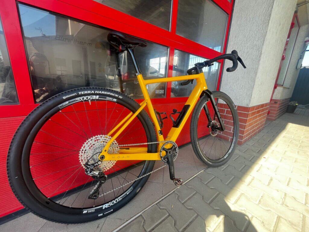 carbon gravel frame bike