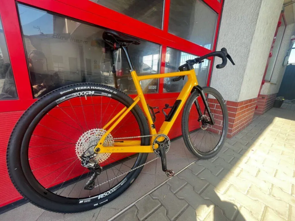 carbon gravel frame bike