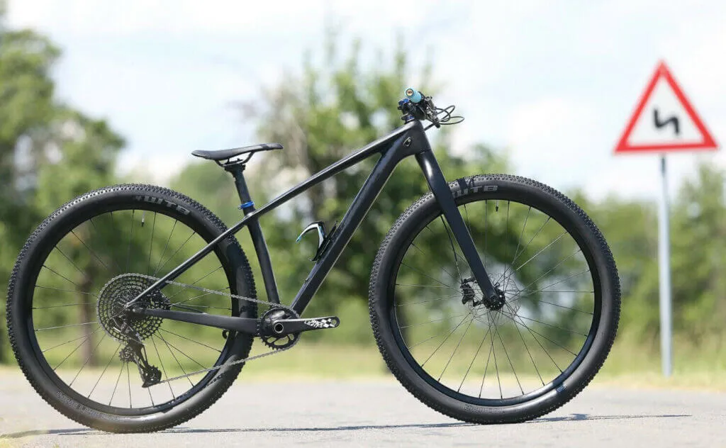 碳纤维山地自行车车架