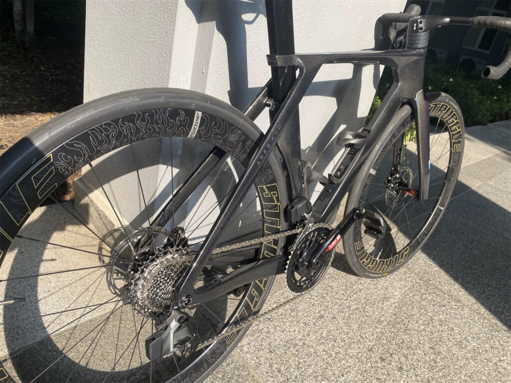 CR068 carbon road bike