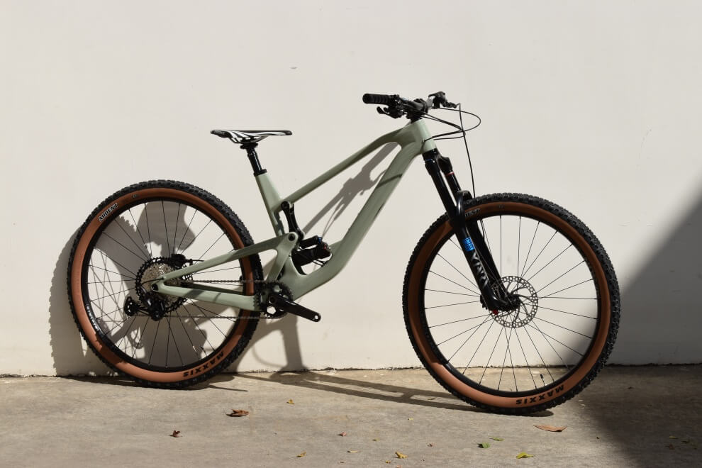FS831 internal cable routing bike frame