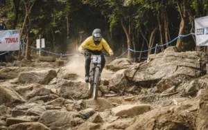 full suspension bicycle race