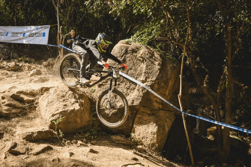 full suspension bicycle race
