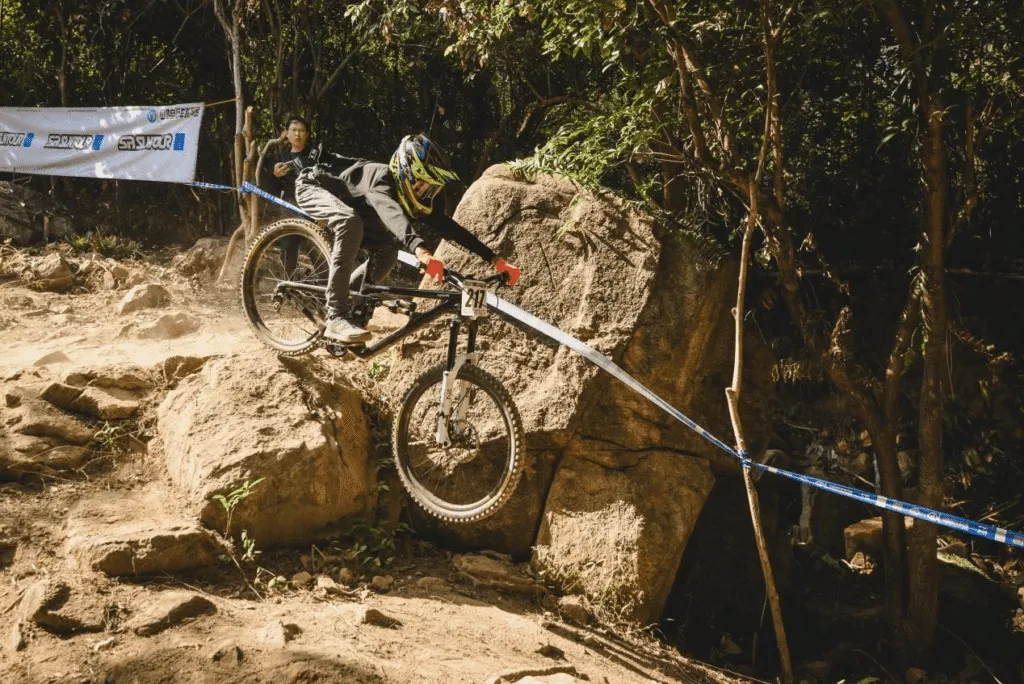 การแข่งขันจักรยานแบบช่วงล่างเต็ม