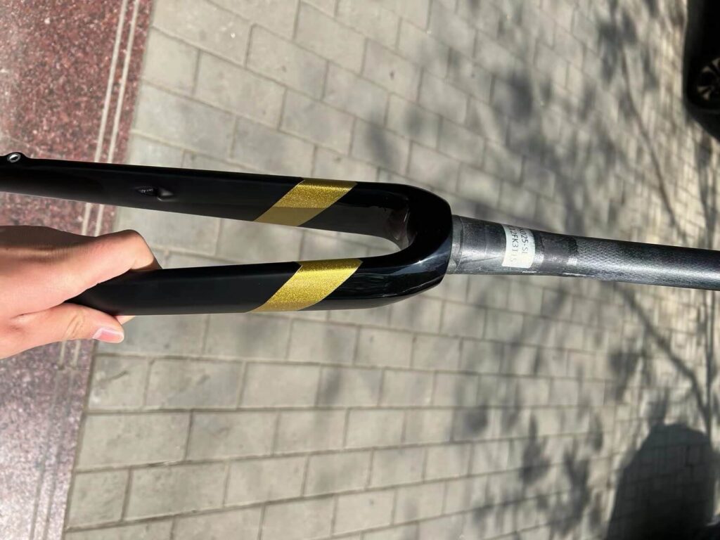 CR025 road bike fork