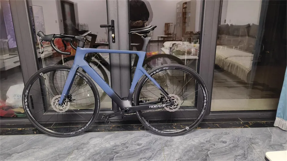 Aerodynamický silniční rám CR08