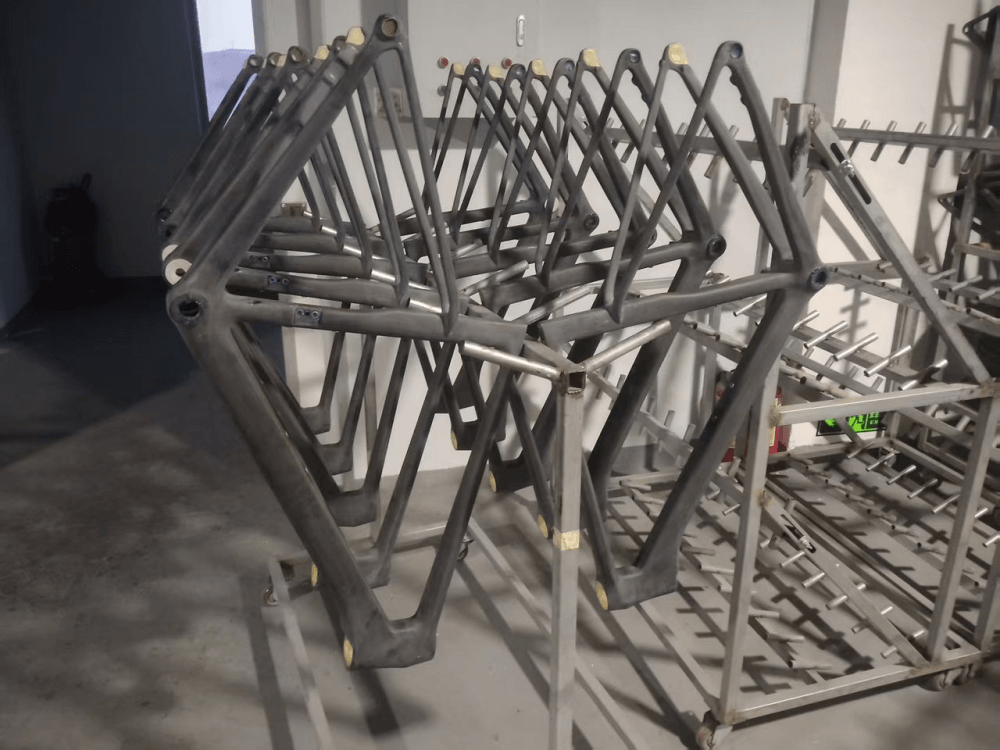 CR09 road bike frame production