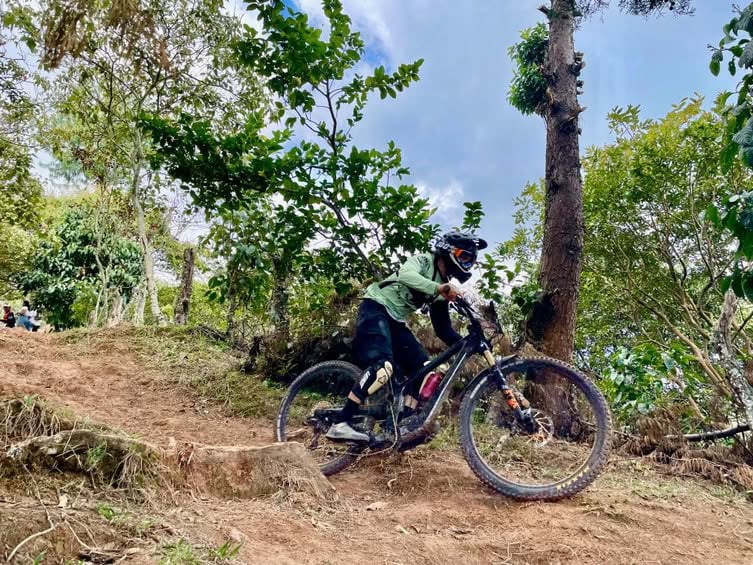 FS838 29er enduro suspsension bike