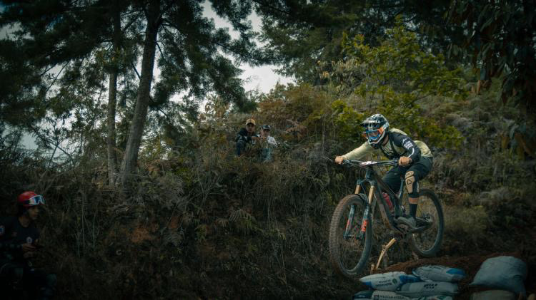 FS838 29er enduro suspsension bike
