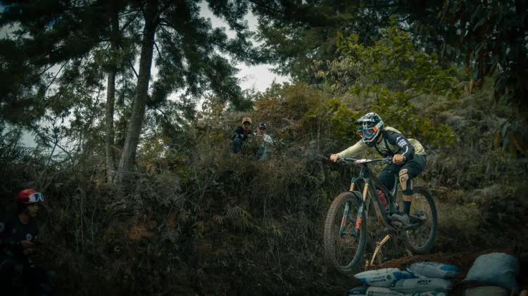 FS838 29er enduro suspsension bike
