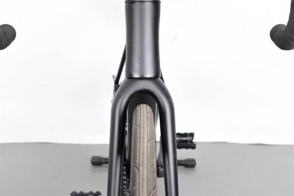 Rower szosowy wytrzymałościowy z ramą R266