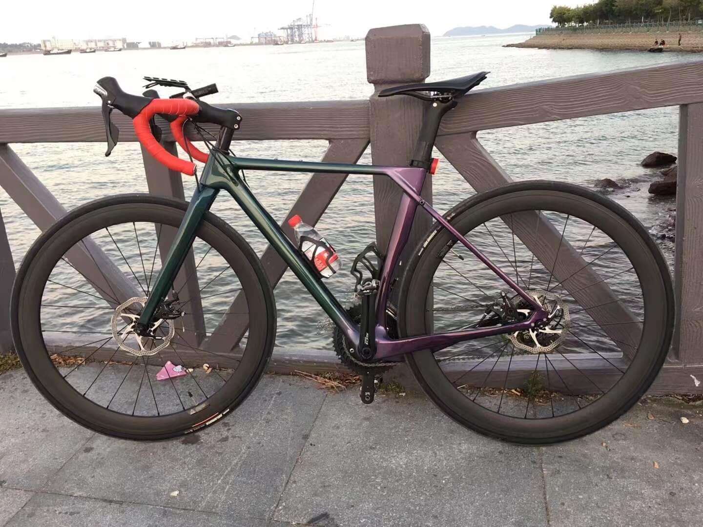 carbon gravel fork bike