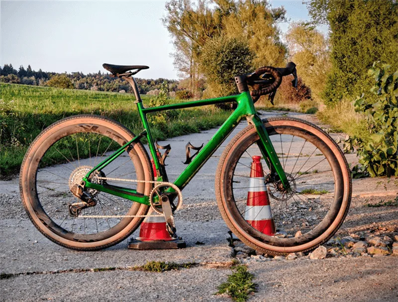 karbonový štěrkový rám kola