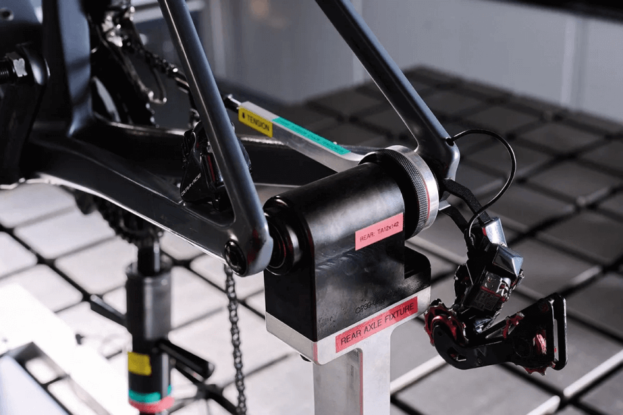 自転車のカーボンフレームは長年使用すると剛性がどうなるのか