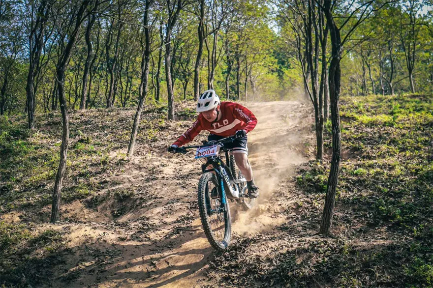 全悬挂山地自行车车架