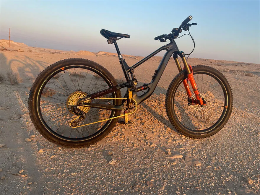 cuadro de bicicleta de montaña con suspensión total