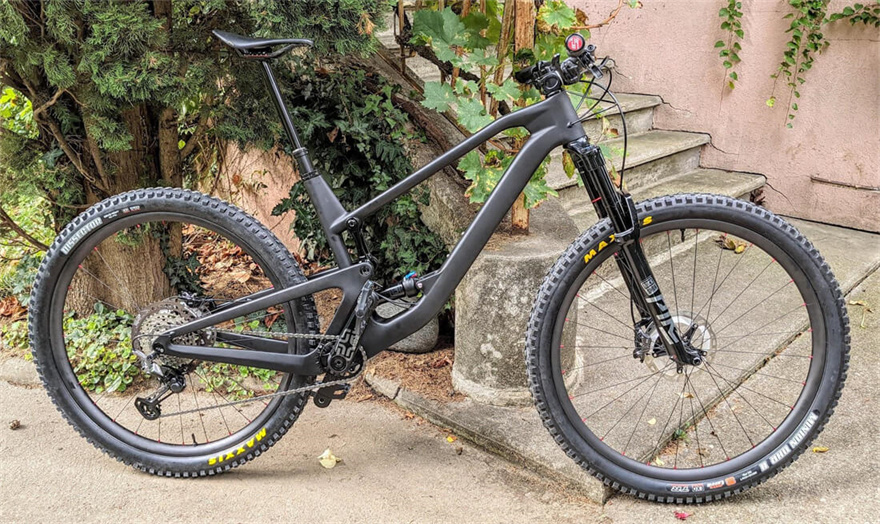 carbon mountain bike frame